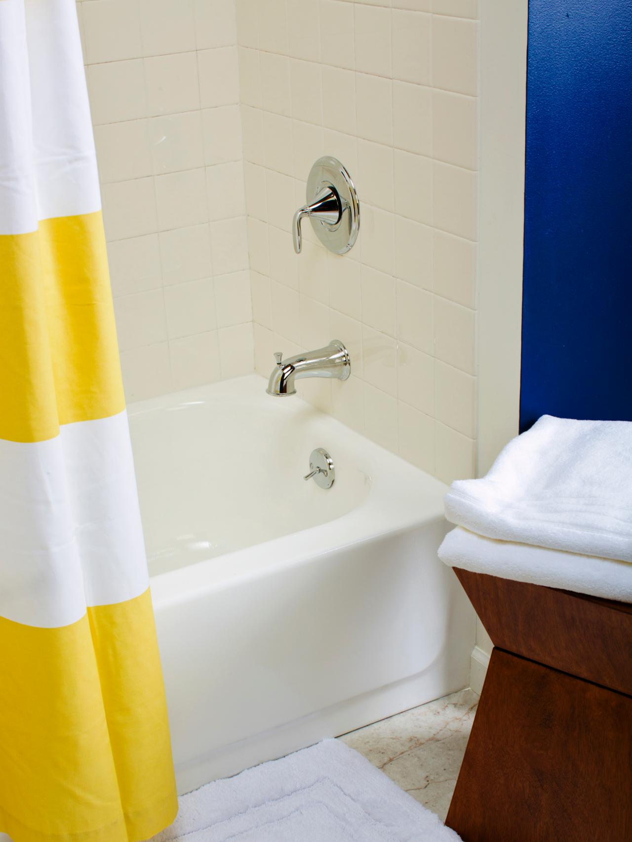 Tips From the Pros on Painting Bathtubs and Tile
