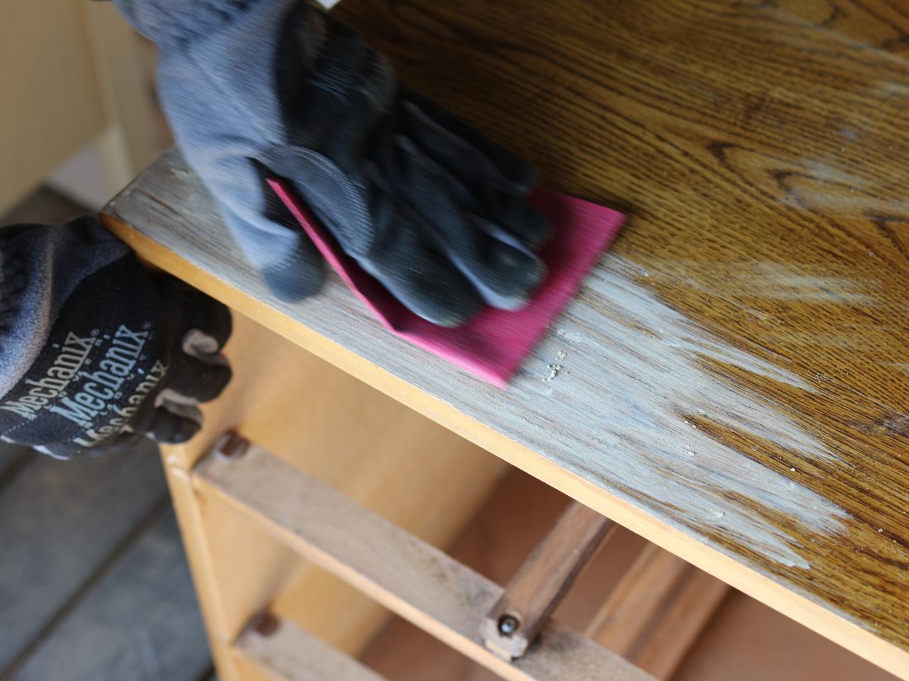 How to Paint an Ombre Design on a Dresser DIY