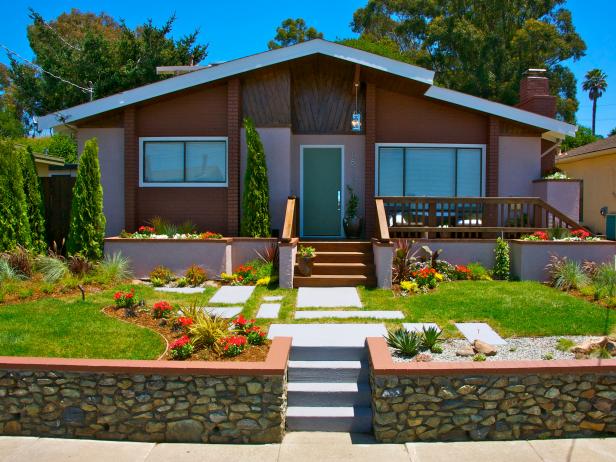 Mid-Century Modern Cottage With Lovely Landscape Mid-Century Modern Cottage With Lovely Landscape