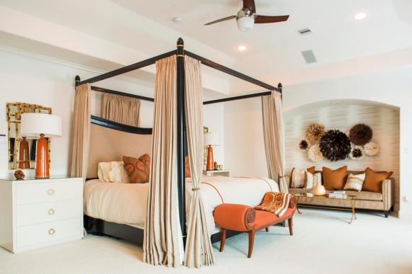 Master Bedroom: Duane and Devi Brown’s Home in Bellaire, Texas Master Bedroom: Duane and Devi Brown’s Home in Bellaire, Texas