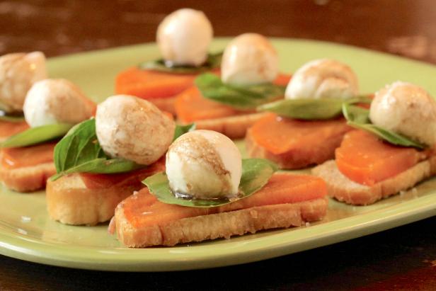 Use seasonal persimmons in an appetizer off the beaten p Use seasonal persimmons in an appetizer off the beaten p