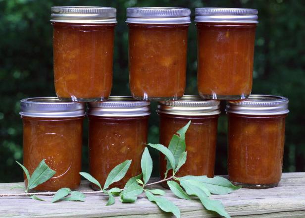 Make perfect peach jam without commercial additives. Make perfect peach jam without commercial additives.