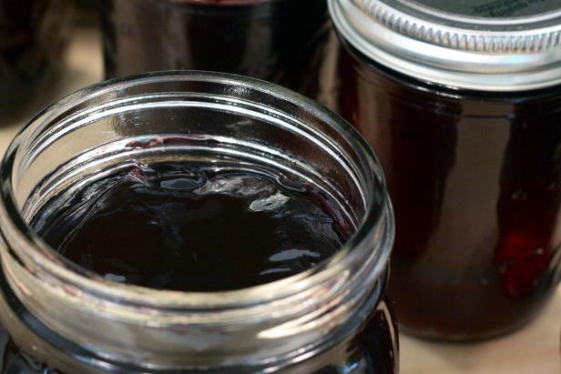Use seasonal grapes to make America’s favorite jelly. Use seasonal grapes to make America’s favorite jelly.