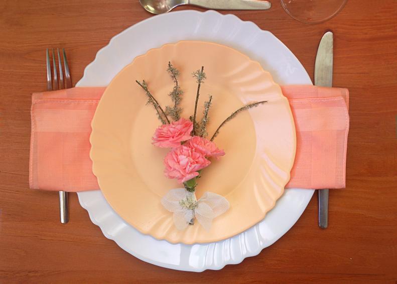 Beautiful place settings can be found in infinite varieties, but the most beautiful almost always include elements of nature. This gallery will give you ideas on incorporating flowers, fruit and more into your reception place settings.