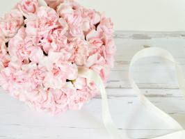 DIY Valentine's Day Flower Arrangements
