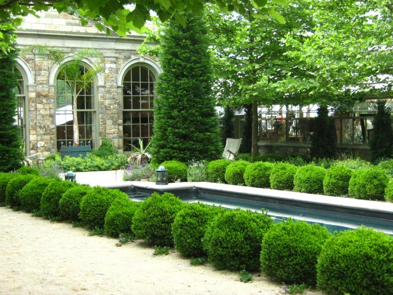 An informal sense of an American country landscape was the desired aesthetic for this New Jersey garden which includes French formal boxwood plantings, English borders and an interplay between trees and allees. This is one of the more than 350 gardens included in The Garden Conservancy’s Open Days program which features private gardens not normally open to the public and is America’s only private garden-visiting program of its kind.&nbsp;
