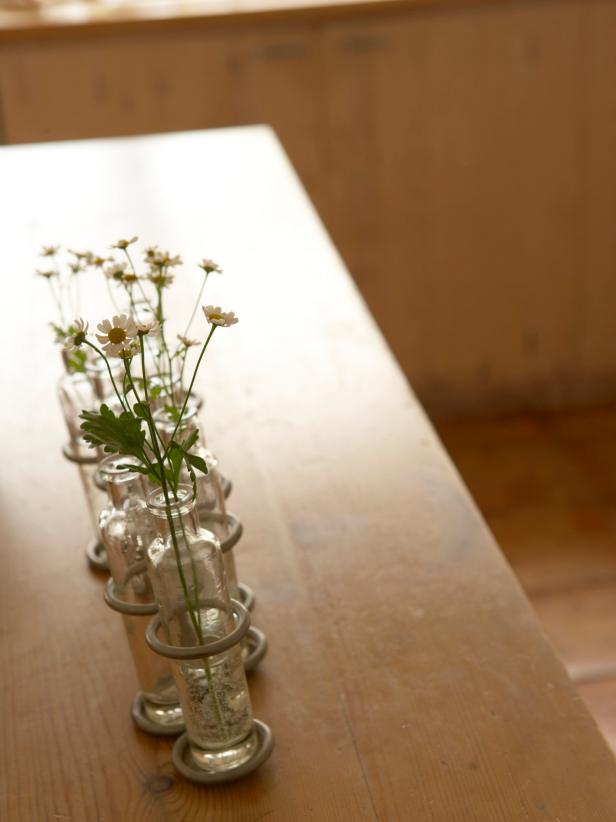 TS-75626892_flowers-in-glass-vase_s3x4 date: 2007/05/02 | release status: NR | date created: 2007:05:02