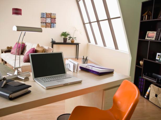 Lofty Family Room with Office Corner Lofty Family Room with Office Corner
