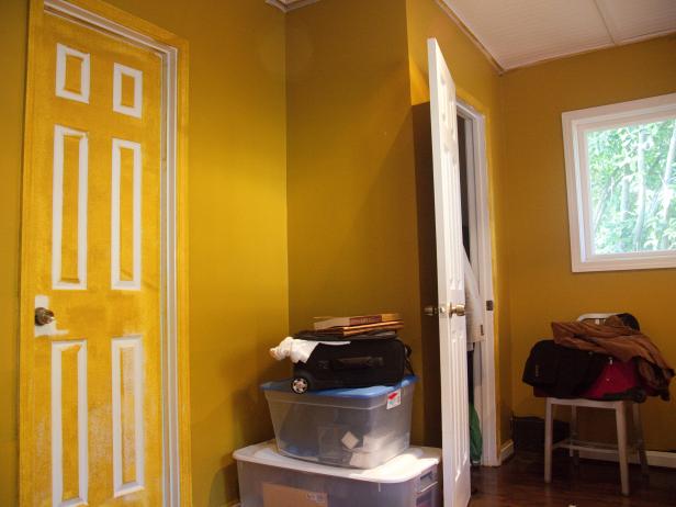 Original_Hollis-Smith-closet-before-mustard_s4x3 Original_Hollis-Smith-closet-before-mustard_s4x3