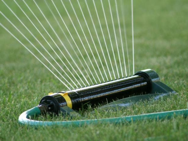 iStock-3021437_lawn-with-sprinkler_s4x3 iStock-3021437_lawn-with-sprinkler_s4x3