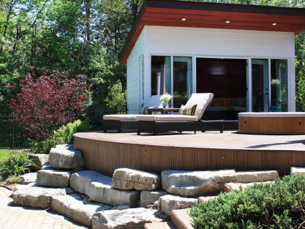 Modern Curved Deck With Large Stones Modern Curved Deck With Large Stones