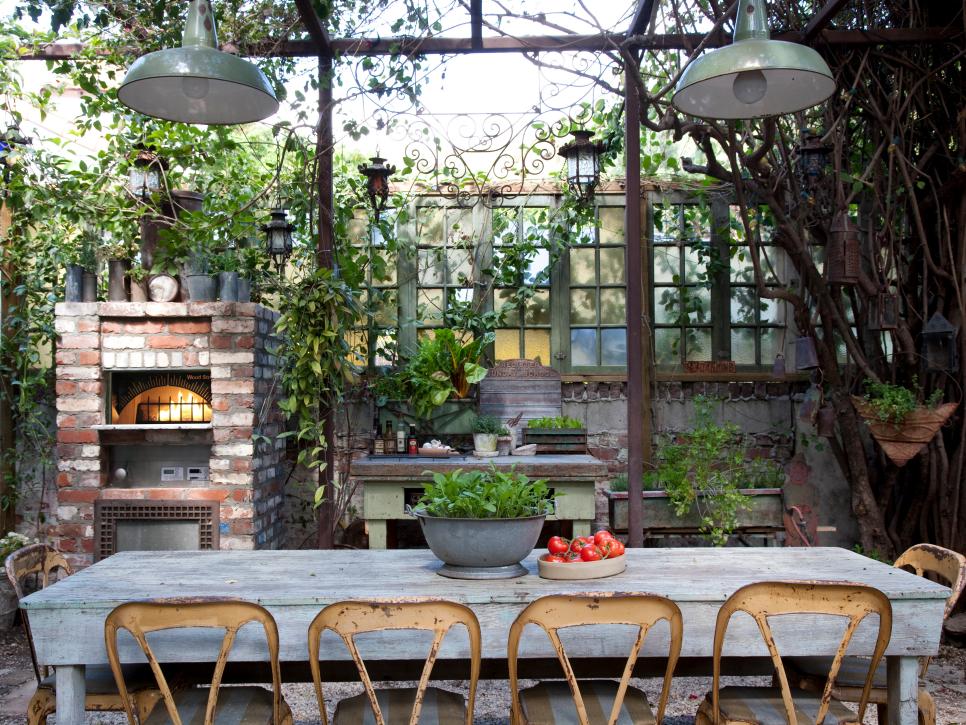 15 Outdoor Rooms for Entertaining | HGTV