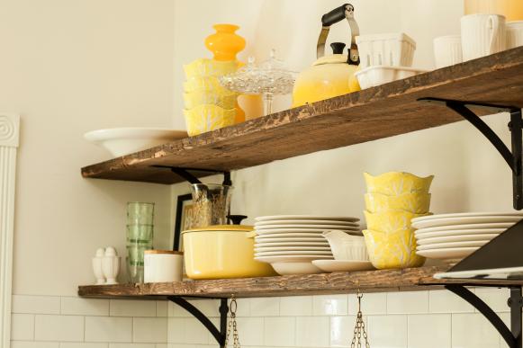 RWAP_farmhouse-kitchen-rustic-shelves_s4x3 RWAP_farmhouse-kitchen-rustic-shelves_s4x3