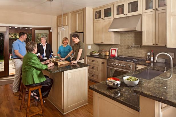 MR_ECopper-kitchen-ws-party-indoors_s4x3 MR_ECopper-kitchen-ws-party-indoors_s4x3