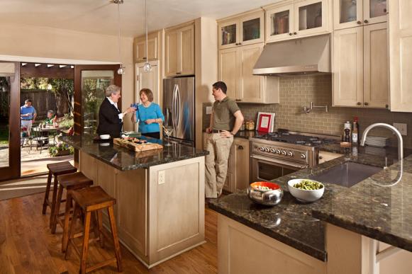 MR_ECopper-kitchen-ws-people-door-open_s4x3 MR_ECopper-kitchen-ws-people-door-open_s4x3