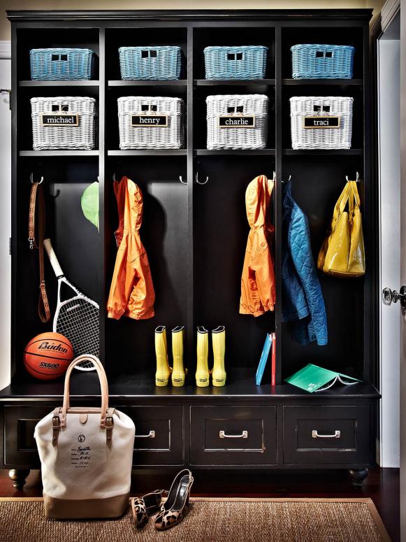 CI-Traci-Zeller-black-mudroom-wall_s3x4 CI-Traci-Zeller-black-mudroom-wall_s3x4