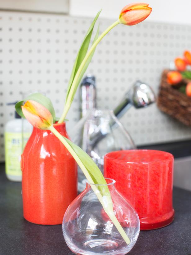 Original-Brian-Patrick-Flynn-orange-mudroom-vases-tulips_s3x4 Original-Brian-Patrick-Flynn-orange-mudroom-vases-tulips_s3x4