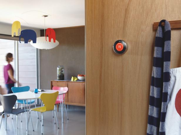 CI-Nest-home-control-living-room-thermostat_s4x3 CI-Nest-home-control-living-room-thermostat_s4x3