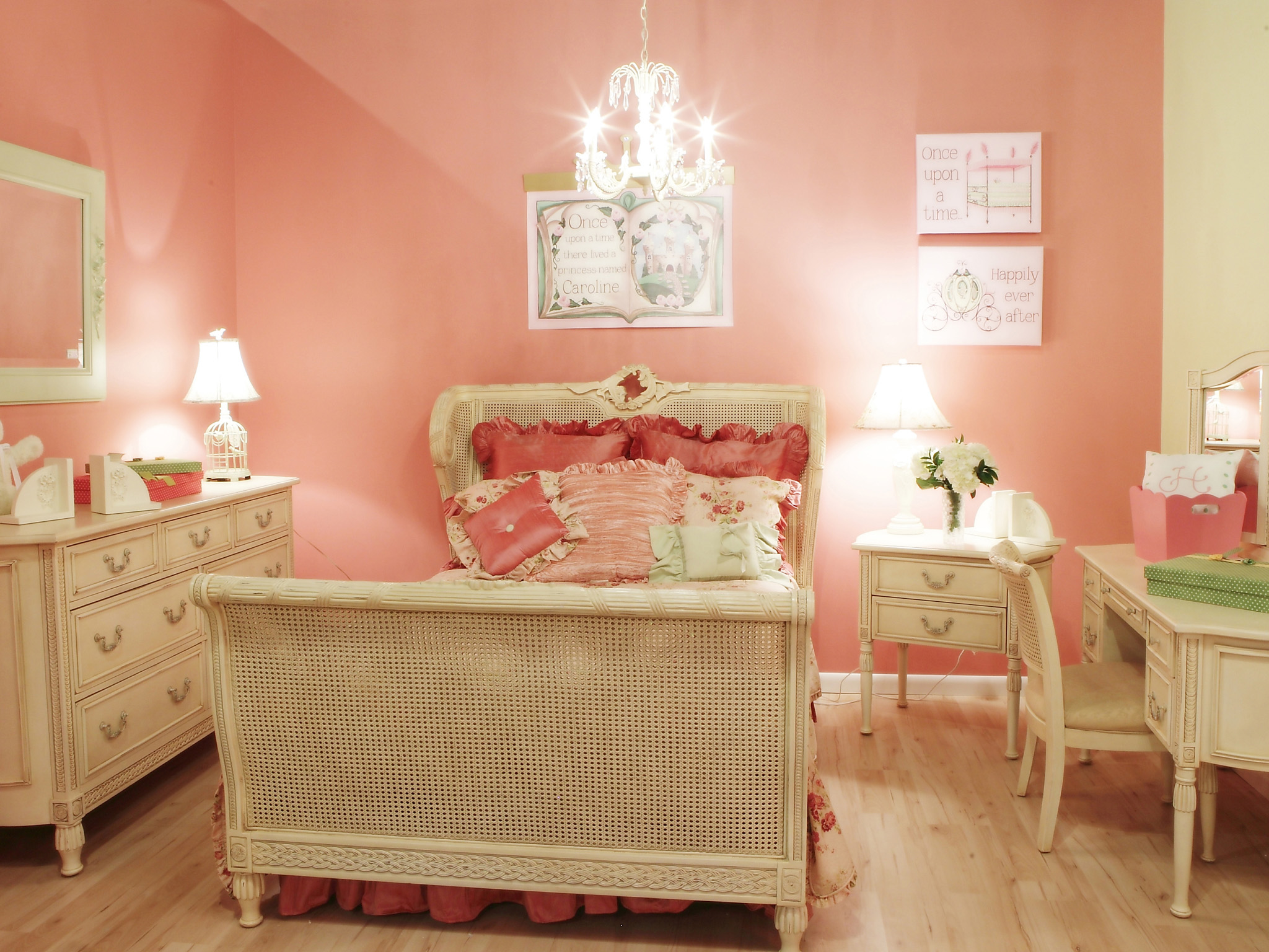 Интерьер комната для девочки в персиковых тонах