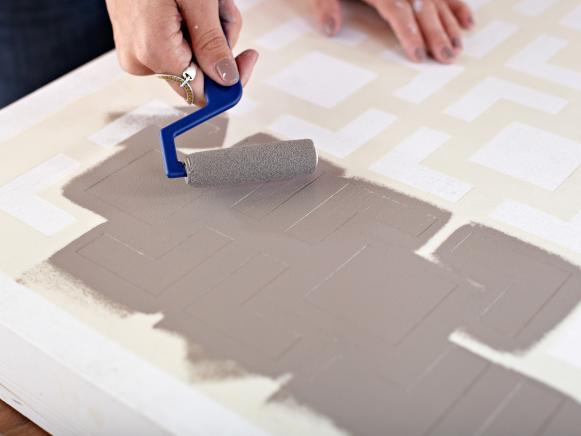 ODOC_House-Counselor_kitchen-window-stenciled-cornice_apply-paint-over-stencil_4x3 ODOC_House-Counselor_kitchen-window-stenciled-cornice_apply-paint-over-stencil_4x3