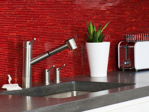 MR_Ross-Manhattan-Apartment-red-backsplash_s4x3 MR_Ross-Manhattan-Apartment-red-backsplash_s4x3