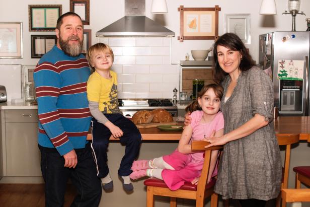 MR_Hale-Portland-Kitchen-family-portrait_s4x3 MR_Hale-Portland-Kitchen-family-portrait_s4x3