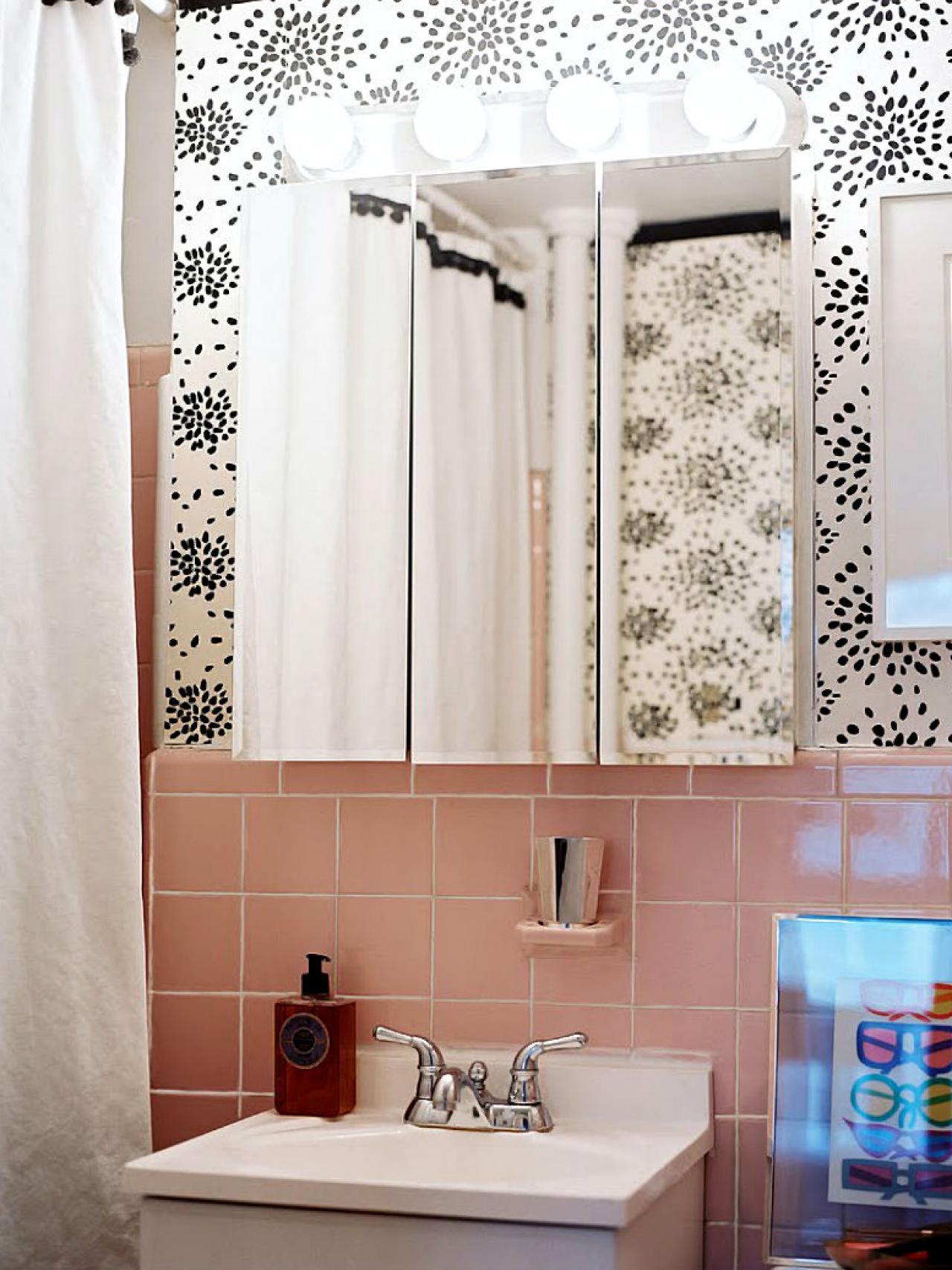 Reasons to Love Retro Pink Tiled Bathrooms