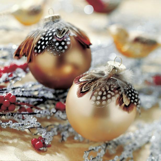 FestiveLooks_featherornament FestiveLooks_featherornament