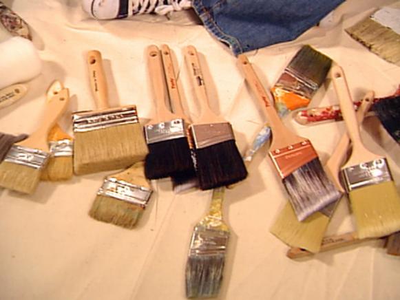 painttechniquebrushes_figA_brushesonfloor painttechniquebrushes_figA_brushesonfloor