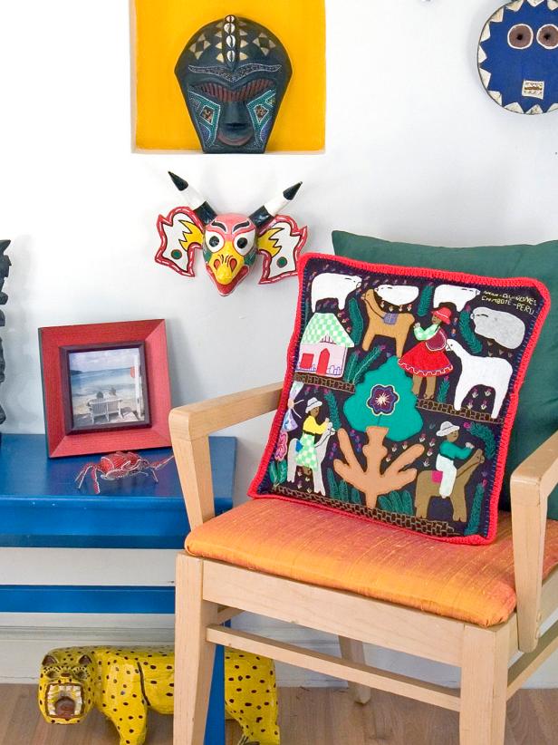 may06decnews_souvenir_WellTraveledTextiles_V may06decnews_souvenir_WellTraveledTextiles_V