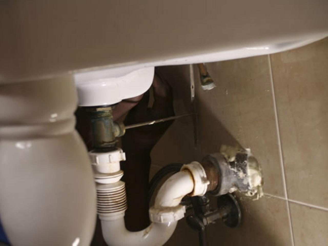 How to Replace a Leaky Bathroom Faucet HGTV.