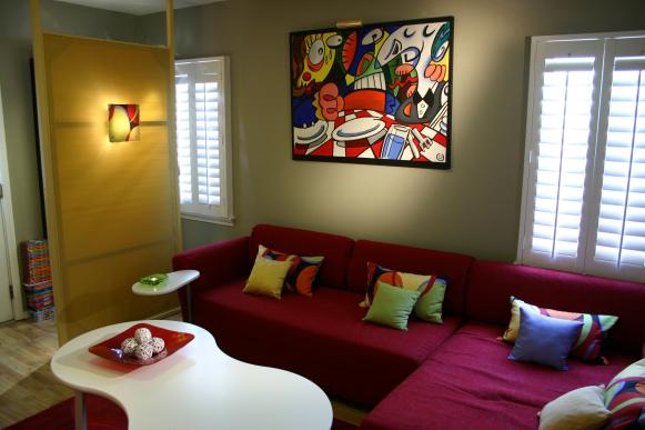 hccor-red-couch hccor-red-couch