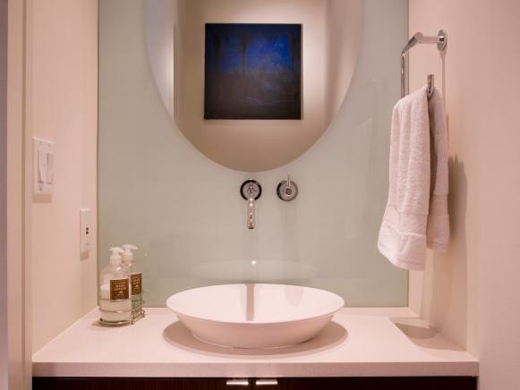 Sleek Bathroom With Glass Backsplash Sleek Bathroom With Glass Backsplash