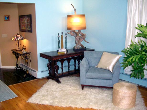 Blue Feng Shui Designed Sitting Room with Wood Lamp Blue Feng Shui Designed Sitting Room with Wood Lamp