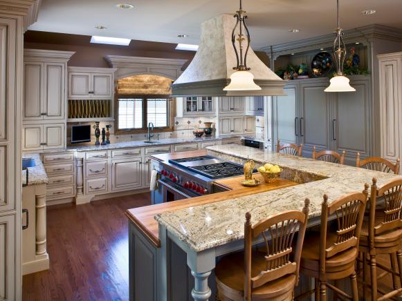 Traditional Kitchen With L-Shaped Island Traditional Kitchen With L-Shaped Island