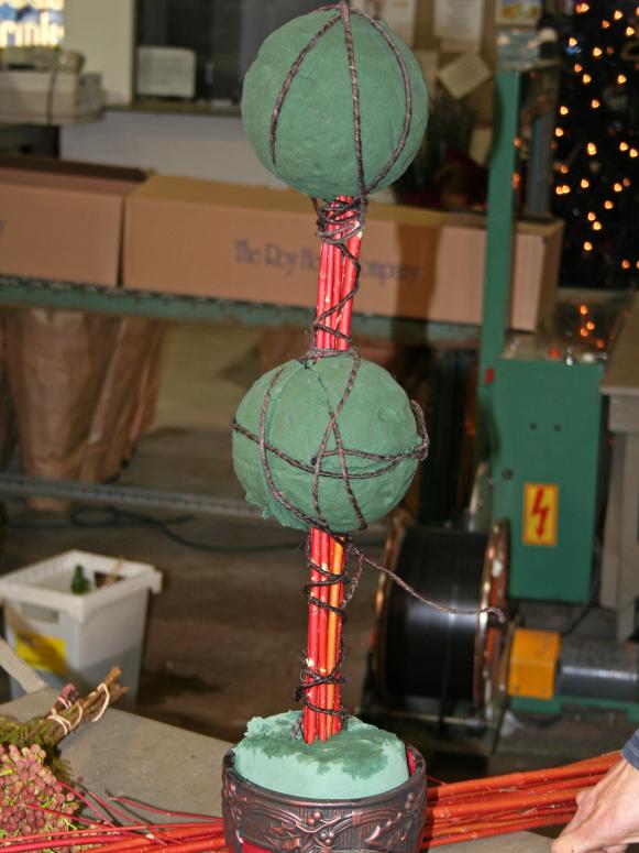 Creating Your Tabletop Topiary's Sturdy, Colorful Base Creating Your Tabletop Topiary's Sturdy, Colorful Base