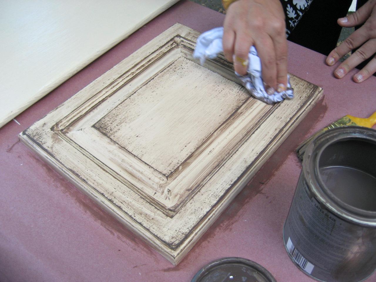How To Paint And Glaze Kitchen Cabinets | how to paint kitchen cabinets hgtv How To Paint And Glaze Kitchen Cabinets | how to paint kitchen cabinets hgtv