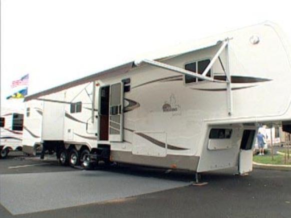 New Horizons Fifth Wheel Towable RV
