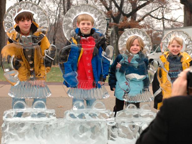 Holiday-Circle-Fest-ice-sculpture Holiday-Circle-Fest-ice-sculpture