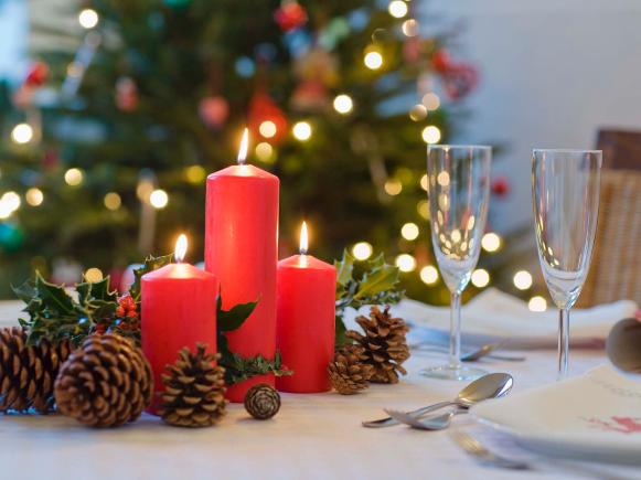 Candle and Pine Cone Centerpiece Candle and Pine Cone Centerpiece