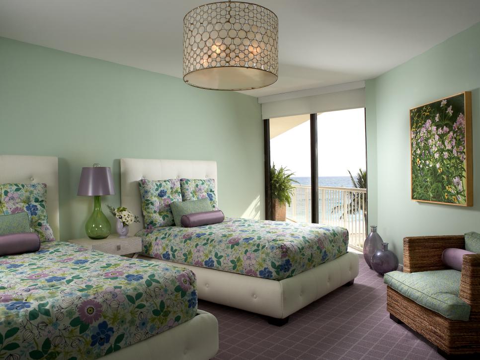 Colorful Seaside Bedroom With Twin Platform Beds