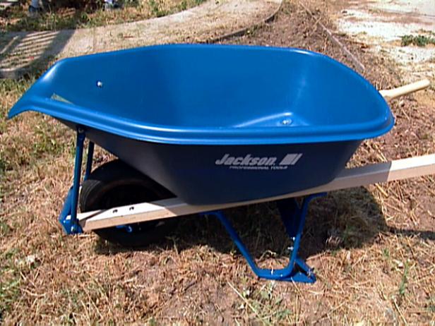 Wheelbarrow__5387059_s4x3 Wheelbarrow__5387059_s4x3