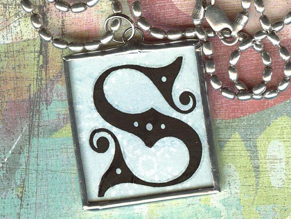monogrammed-pendant_beauty_s4x3 monogrammed-pendant_beauty_s4x3