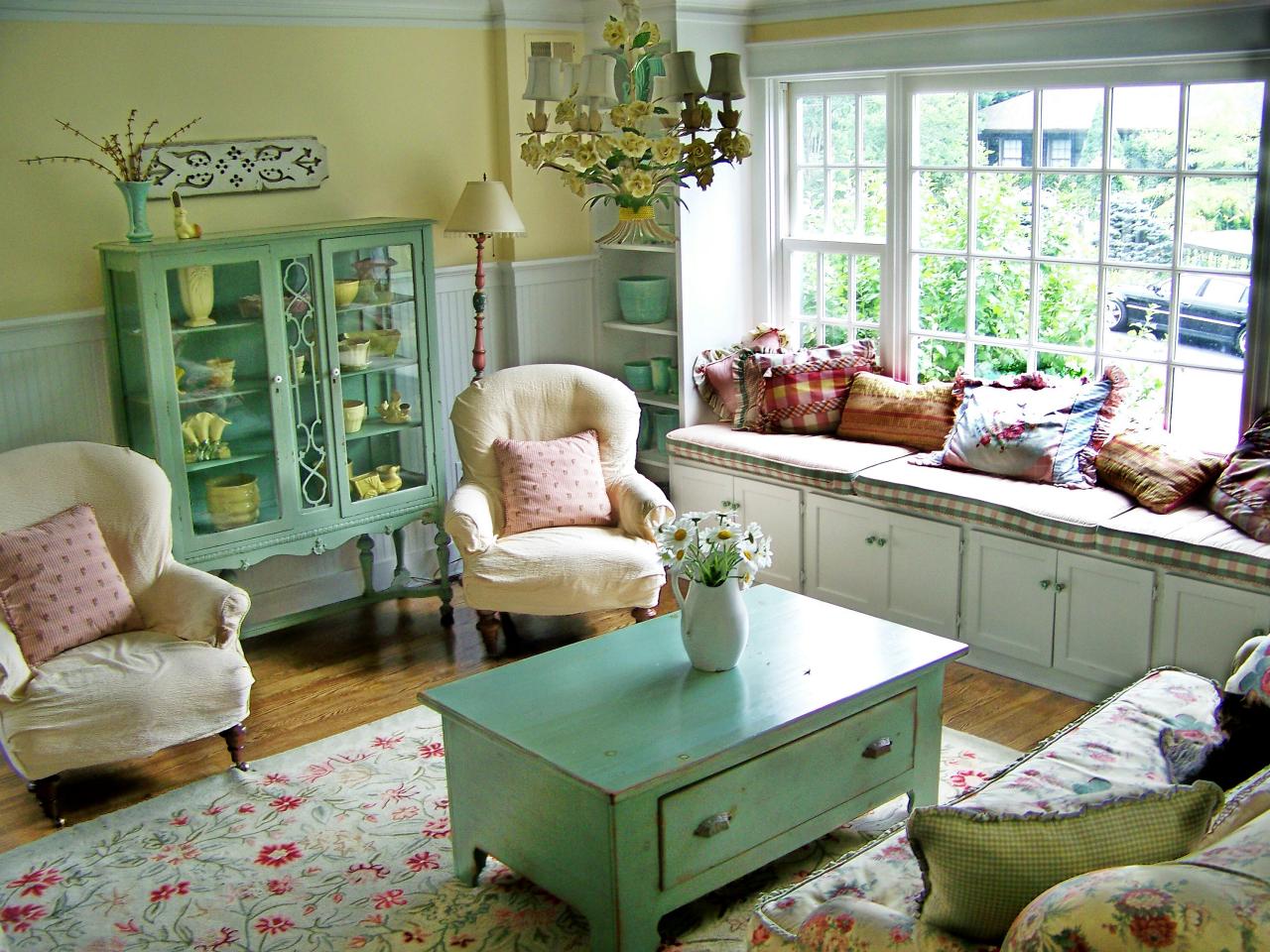 vintage cottage living room