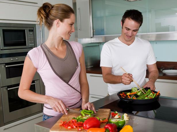 IKEA_Space-Article4-Couple-cooking-in-kitchen_s4x3 IKEA_Space-Article4-Couple-cooking-in-kitchen_s4x3