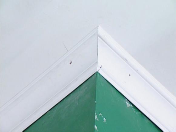 dadh208_1fn-white-corner_s4x3 dadh208_1fn-white-corner_s4x3