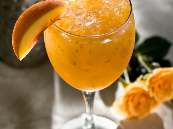 Fruity Peach Sparkler Cocktail