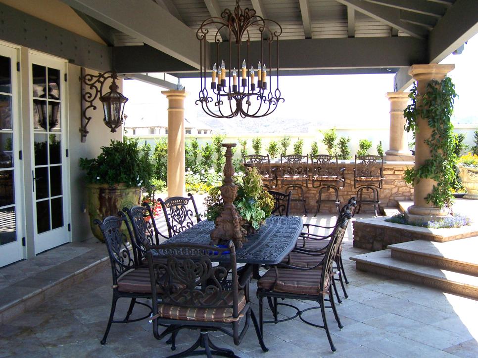 Opulent Outdoor Dining Space