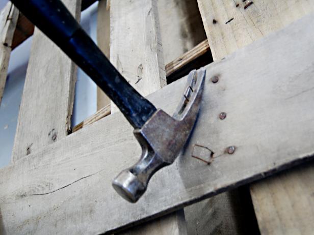 How To Construct a Rustic Bathroom Towel Bar: Step 2 How To Construct a Rustic Bathroom Towel Bar: Step 2