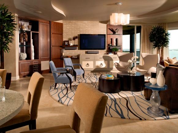 Contemporary Living Room With Large, Round Rug Contemporary Living Room With Large, Round Rug